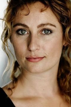 Patricia Schumann interpreta Søs Norup