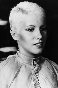 Annie Belle interpreta Brigitte Garré