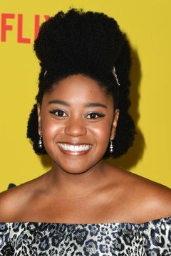Anjelika Washington interpreta Beth Chapel / Dr. Mid-Nite