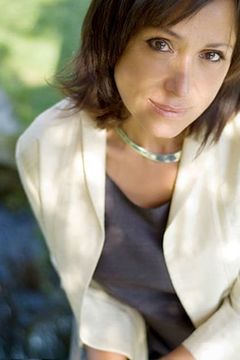 Alina La Costa interpreta Suocera Penelope