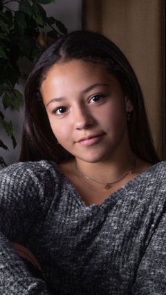 Kayla Diaz interpreta Student