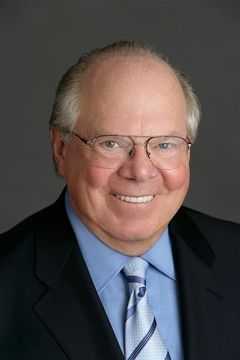 Verne Lundquist interpreta Himself