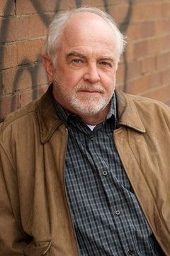 Larry John Meyers interpreta Box Secret Service Agent