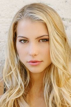 Lexi Atkins interpreta Waitress