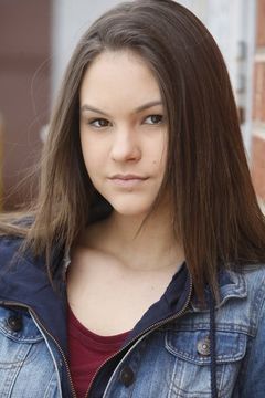 Avery Arendes interpreta Bailey Andrews