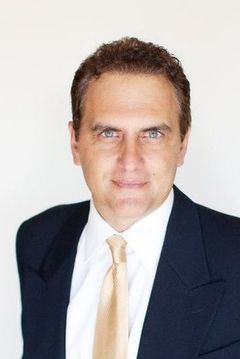 Robert Krantz interpreta Reporter