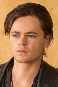 Harrison Gilbertson interpreta James Reed