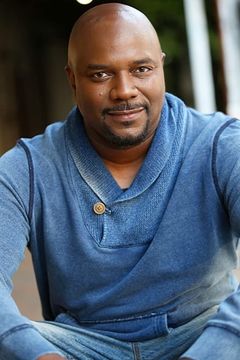 Xavier Rivers interpreta Church Member (uncredited)