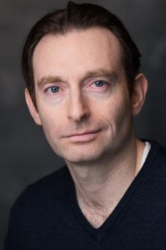 Nik Goldman interpreta Yevgeny
