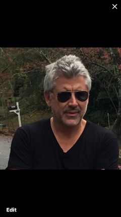 Deran Sarafian interpreta Dale Anders