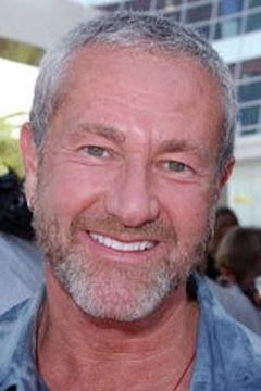 Charlie Adler interpreta Starscream (voice)