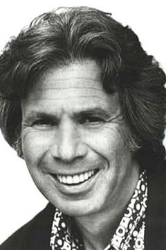 James Komack interpreta Julius Manetta