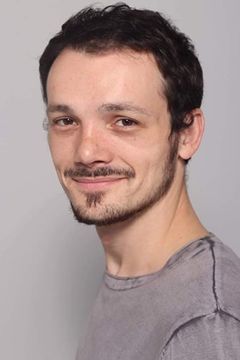 Laur Dragan interpreta Villager