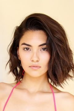 Sydney Schafer interpreta Hostess