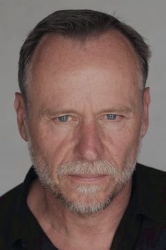 Karel Roden interpreta Emil Slovak
