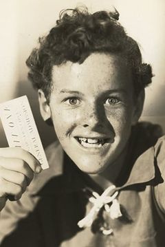 Tommy Kelly interpreta Boy in Band (uncredited)