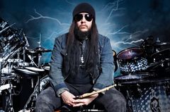 Joey Jordison interpreta Slipknot Band Member