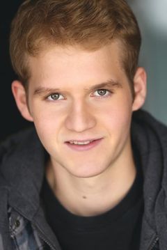 Dalton E. Gray interpreta Young Harry