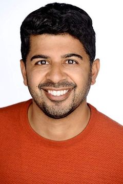 Paull Walia interpreta Security Technician