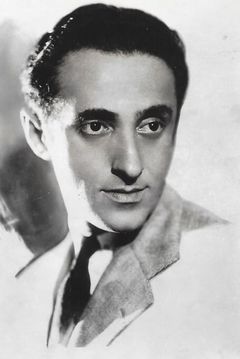 Leon Belasco interpreta Dealer at Rick's (uncredited)