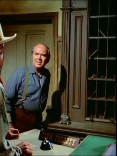 Stephen Coit interpreta Fletcher / The Captain