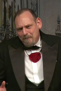 György Honti interpreta Rat Captain