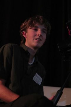 Ryder Dueck interpreta Student (uncredited)