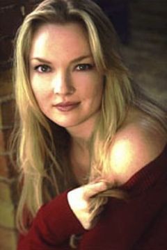 Angela Vint interpreta Sandy