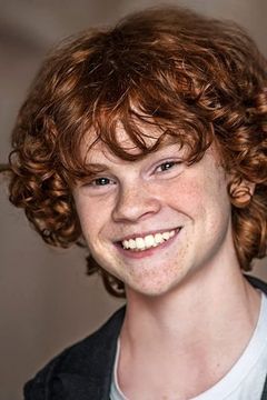 Kyle Breitkopf interpreta Miles Noury