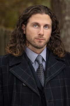 Quinn Bozza interpreta Tom