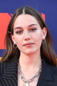 Victoria Pedretti interpreta'Lulu'