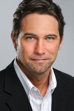 Britton Webb interpreta E.R. Doctor