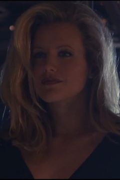 Brittney Powell interpreta Shades Fan