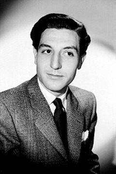 Antonio Passy interpreta Otorrino