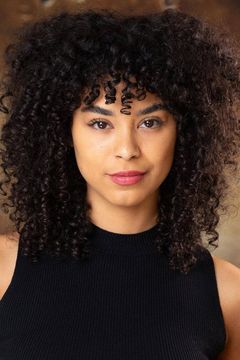 Mya Hudson interpreta Kelly