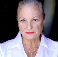 Brenda Pickleman interpreta Martha