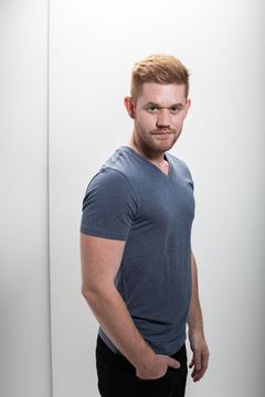 James Matthew Poole interpreta Drag Race Spectator