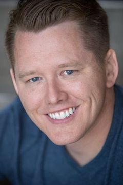 Travis Armstrong interpreta Deputy Sturgill Banks