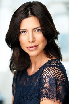 Cindy Sampson interpreta Crystal
