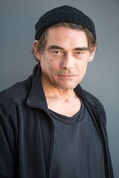 Martin Feifel interpreta Colonist Klein