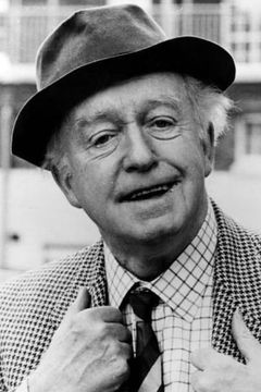 Arnold Ridley interpreta Innkeeper (uncredited)