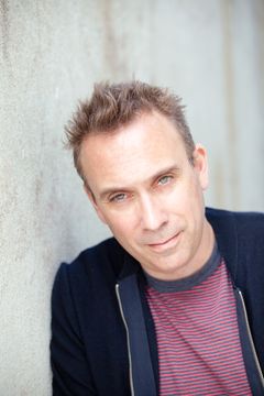 David Melville interpreta Baron Darnay