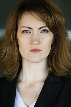 Kristen Rakes interpreta Carissa