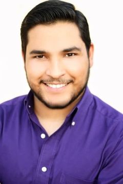 Gus Sanchez interpreta Pedro