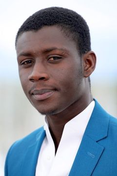 Amadou Mbow interpreta Assane