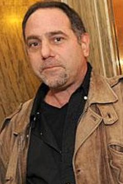 Josh Becker interpreta Fake Shemp