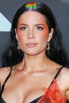 Halsey interpreta Tabby Martin