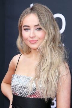 Sabrina Carpenter interpreta Hailey Grant