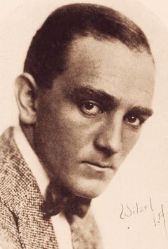 Alva D. Blake interpreta Man in Dance Hall (uncredited)