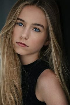 Emily Murden interpreta Trisha